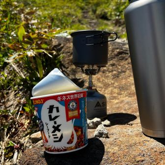 定番のカレーメシ
欠点はお湯入れてから食べれるようになるまでカップラーメンより時間がかかること
