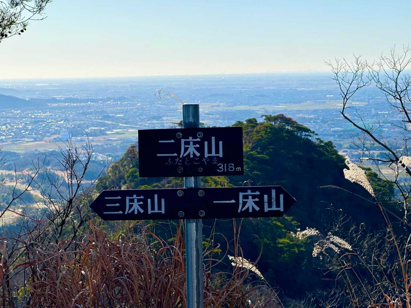 二床山到着⛰️
奥に見えてるのが、タッカマツ！
（本名:高松、高松尾根です）