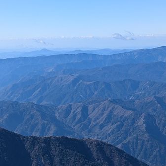 向こうの傘みたい山は笠置山かな。山々が連なってました。⛰️