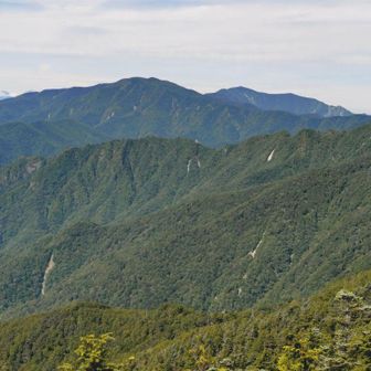 国師が岳と金峰山