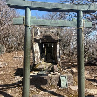 南岳ついたー！
途中、道がドロドロで滑りそうで怖かったんですー😨
