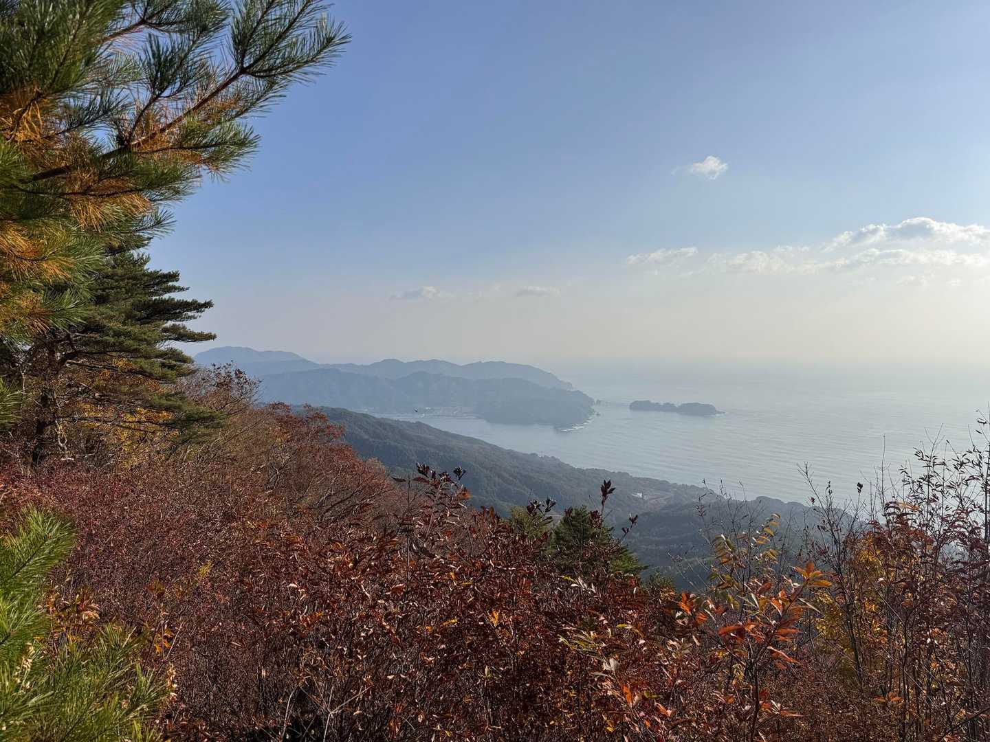 前に登った霞露ヶ岳もちらり
気まぐれで遠征してきたあの日から東北百名山ハントが始まりました😁