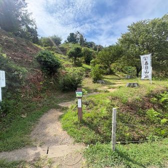 舗装路から土の道へ