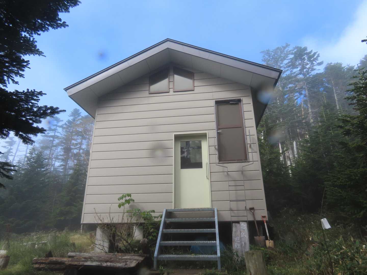 避難小屋に到着