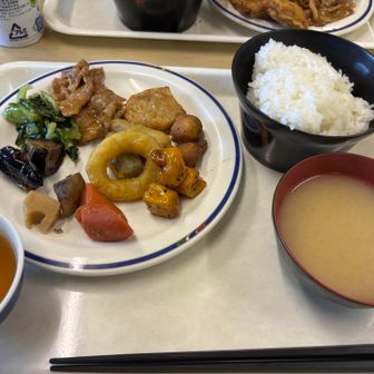 食べ放題ビュッフェ なめこ味噌汁3杯飲んだ