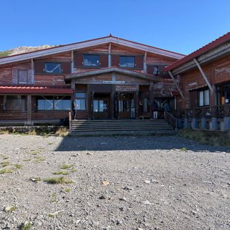 室堂着いた。左手にトイレがあります