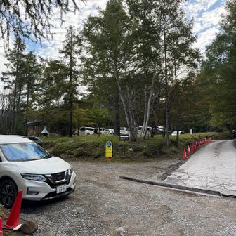 （中）駐車場、登山するならここの駐車場がオススメ！6時ごろにはだいたい満車に。