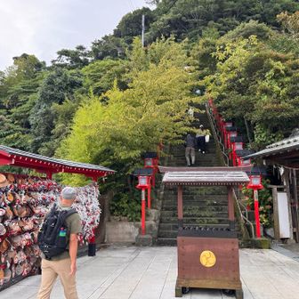 遠見岬（とみさき）神社へ

「遠見」という字を見ると、五竜岳へ続く遠見尾根を想像するのは立派な登山者の証拠？😁　行ったことないけど😅