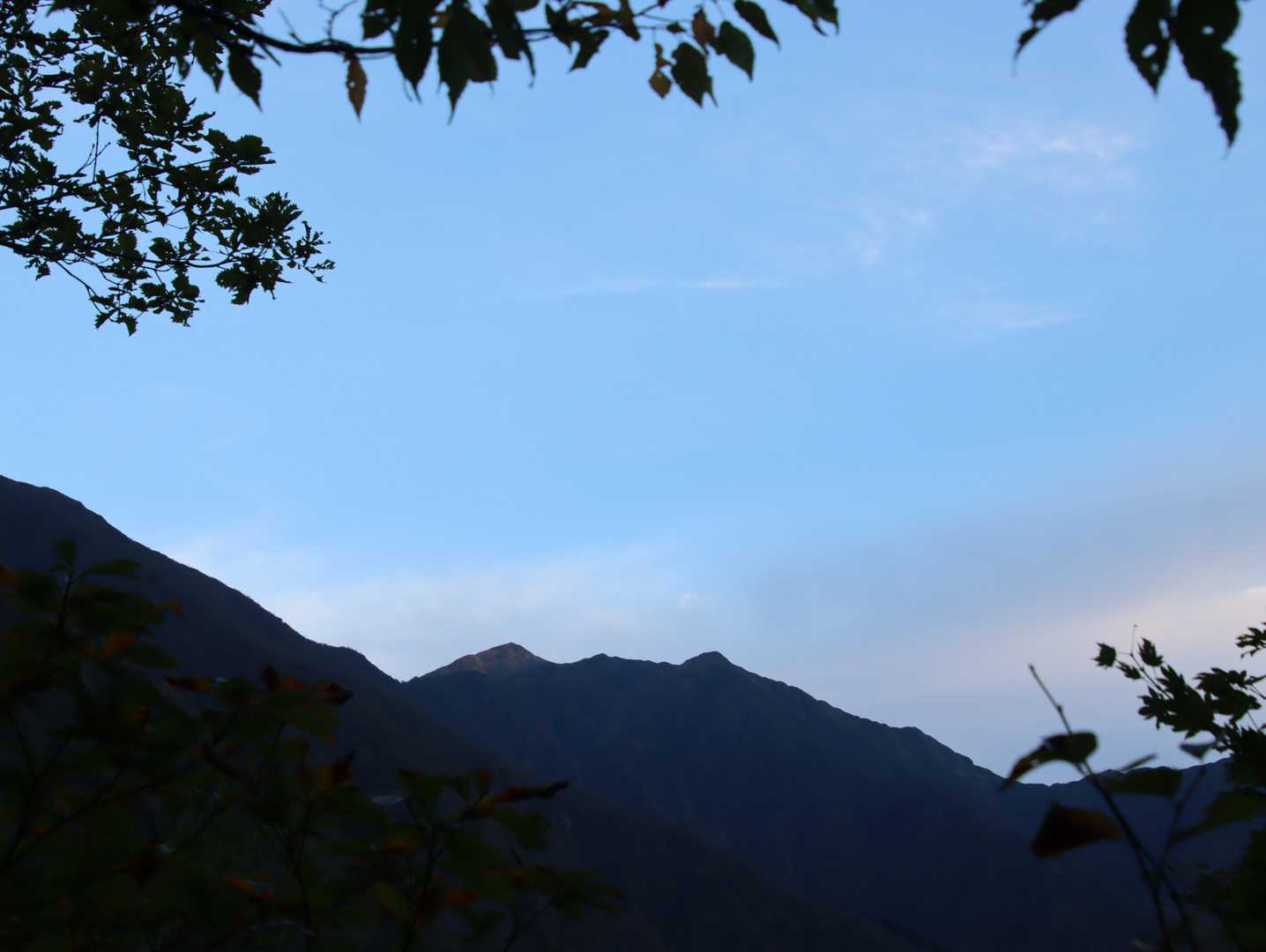 朝はまだ青空が残っていました
