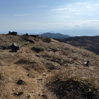 山頂から牛斬山方面