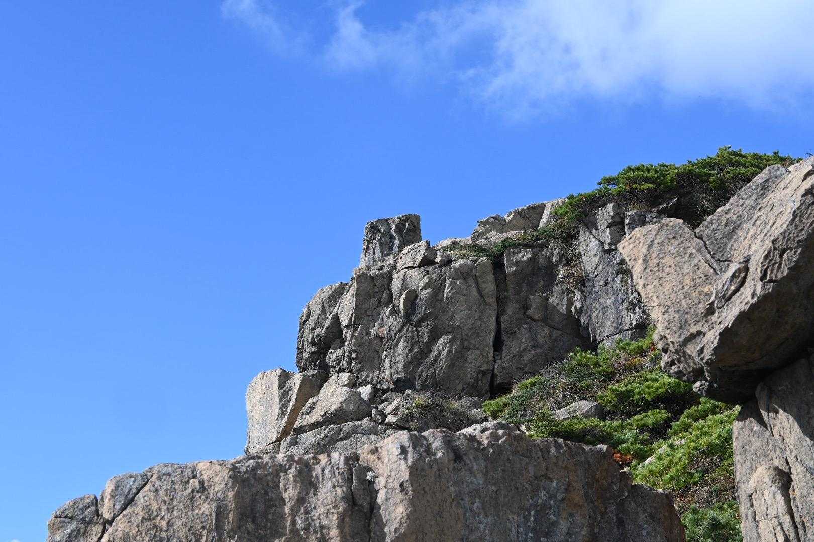 岩🪨と青空