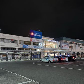 最近、週末の天気が悪すぎる件😩

北アの稜線が強風そうなので谷川主脈や越後駒ヶ岳を軸に考えていたものの、新潟方面も天気が厳しそうな感じに😢
それなら蔵王（+はらこめし（宮城の期間限定の名物料理））か八幡平にしようと思ってバスを調べ、仙台も盛岡も夜行バスが高過ぎて悩んでいたところ、結局どこもかしこも予報が悪化。

結果、土日の泊まり山行は諦めて土曜に作戦を練り直し。
日曜は松本周辺は眺望は期待できないものの天気は午前中はなんとかなりそうだったので、樹林帯がメインとなる上高地クラシックルートに決定😄

新島々へは少しでも早く着きたかった。
色々考えた結果、前日夜にバスで松本に向かい、松本駅から歩くことに🌙
（新島々駅5:30をデッドラインに設定した）