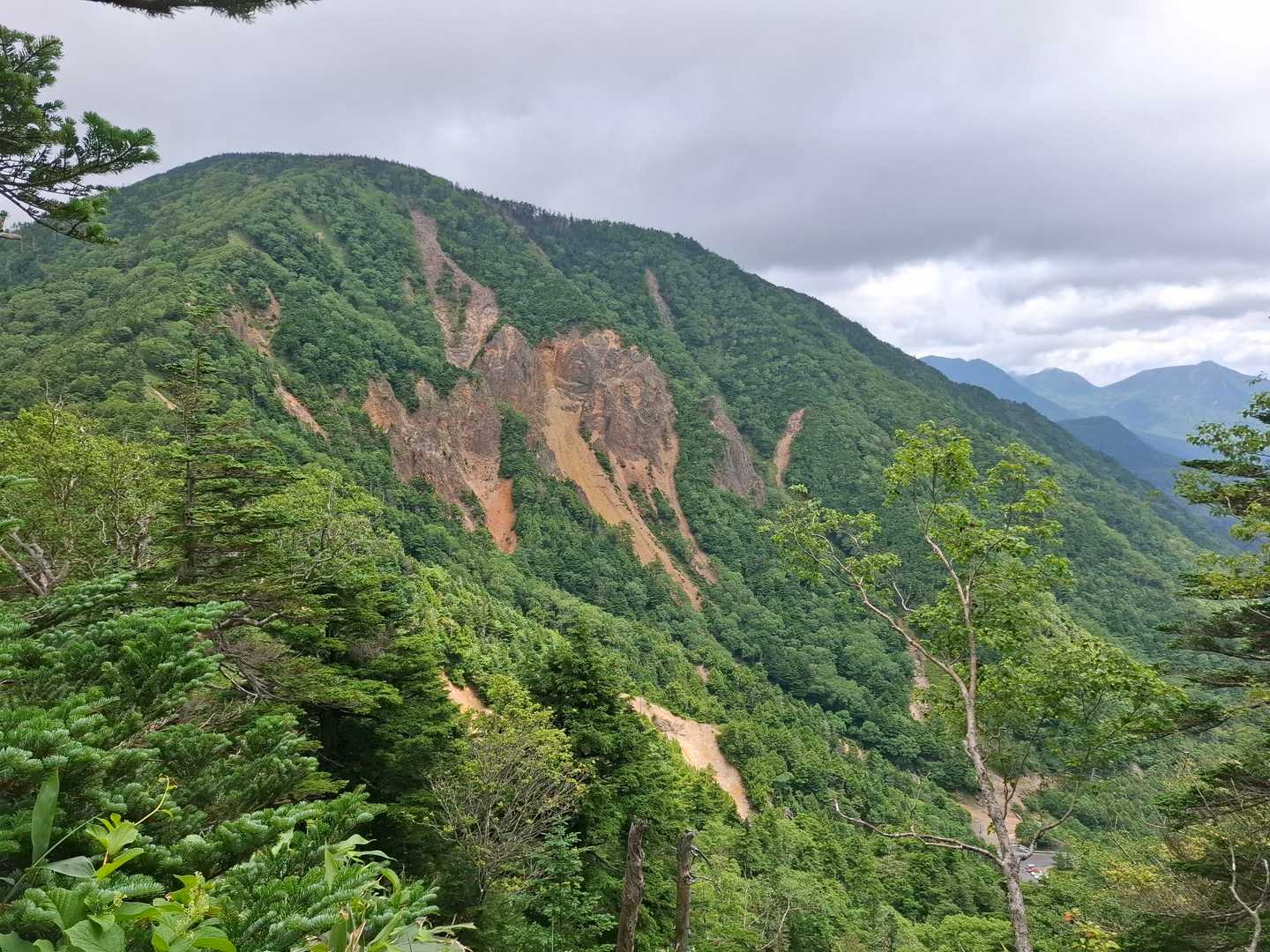 温泉ヶ岳のガスがすっかり晴れました