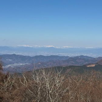 遠くに雪を被っているのは三国の山々らしい