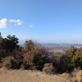 北西。玉城町山神方面。堀坂山（左右最奥）
