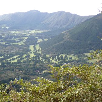 金時山の尾根は、箱根山カルデラを囲む外輪山に繋がっています