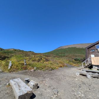 ちょっと小休憩　奥の山頂を目指すぞ〜