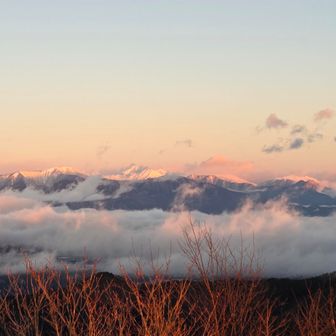雲海の向こうには八ヶ岳♪
今年もたくさん登りたい！

山頂は人がいっぱいだ！(笑)
直ぐに下山です🏃‍♀️
