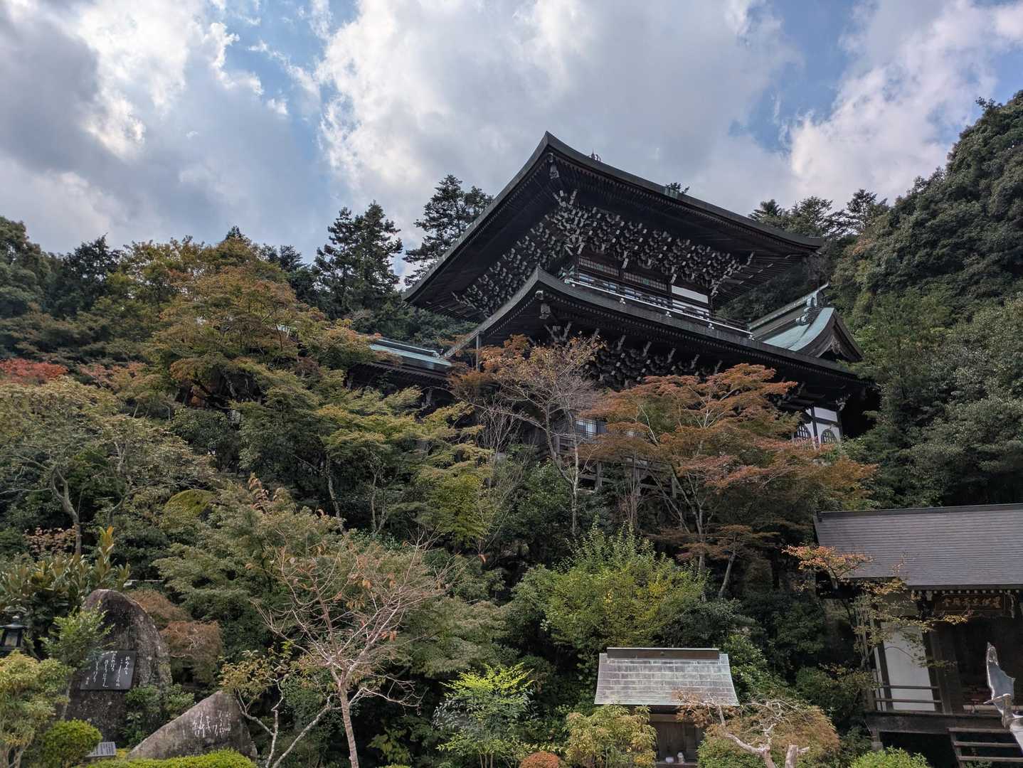 写真だと伝わらないけど紅葉してるんです🥺🥺
人も多いし食べ歩きしながら戻るかぁ