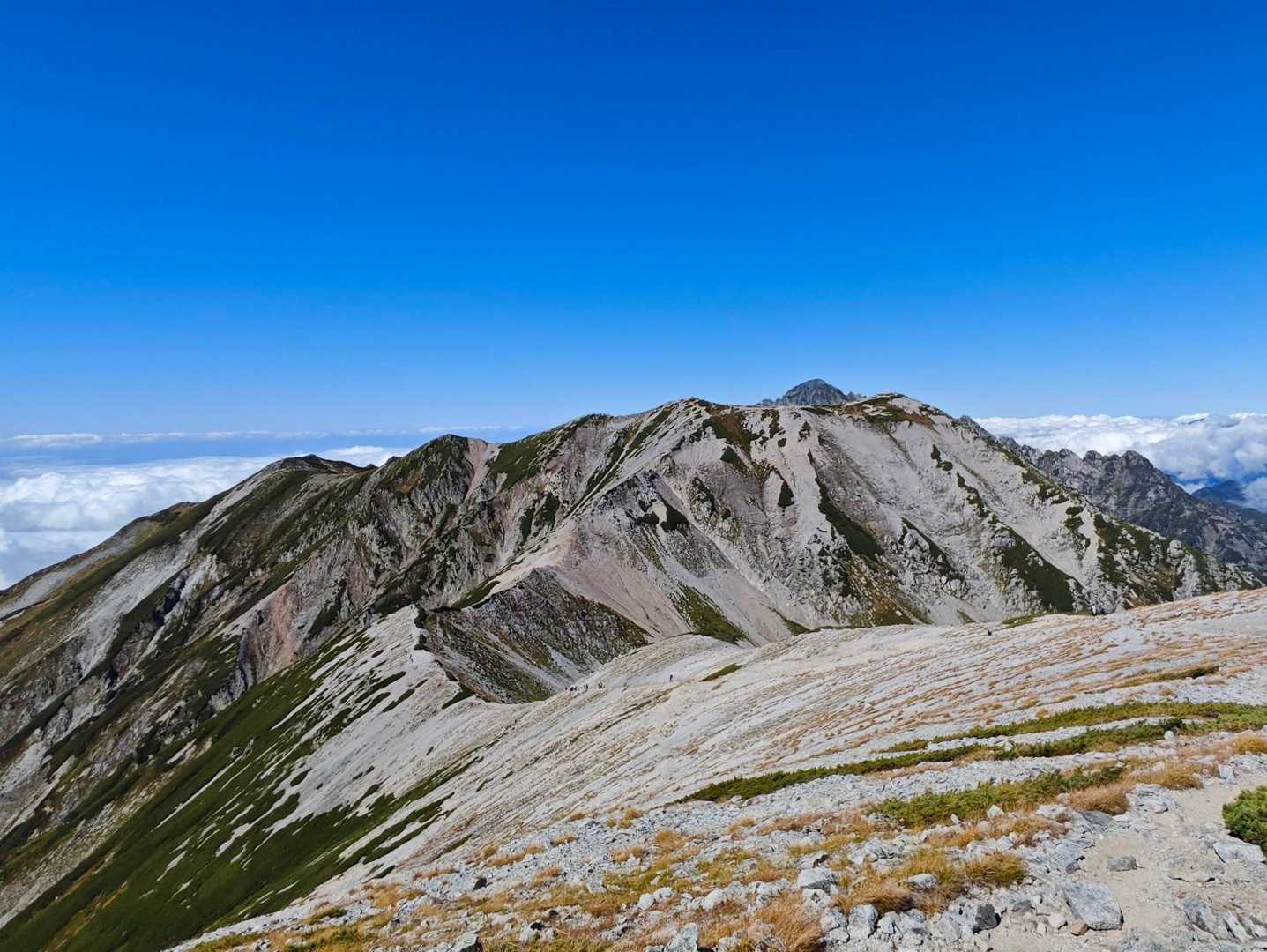 このまま内蔵助山荘に向かいます🚶💨
