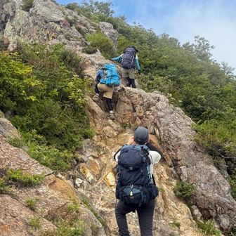 岩場は慎重に