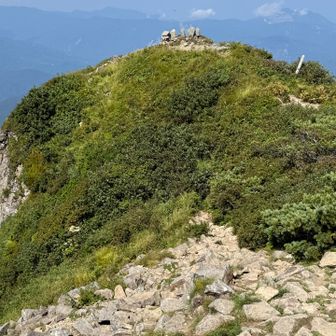 山頂から北峰