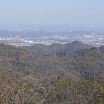 古城山・松鞍山。御嶽山は見えず