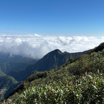 三銛峰を拝む