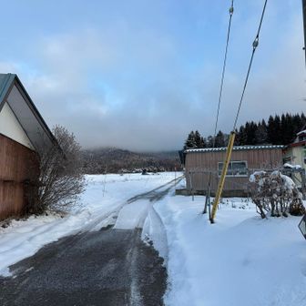 こちらの荒瀬原登山口からいざニューザーン

🅿️登山用駐車場よく分からず
→この先の行き止まりに駐車させて頂きました
🚻なし
📶ドコモ電波あり