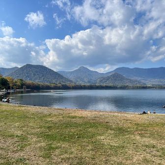 水辺ではSAPやカヌーを楽しむ方々で賑やかでした。