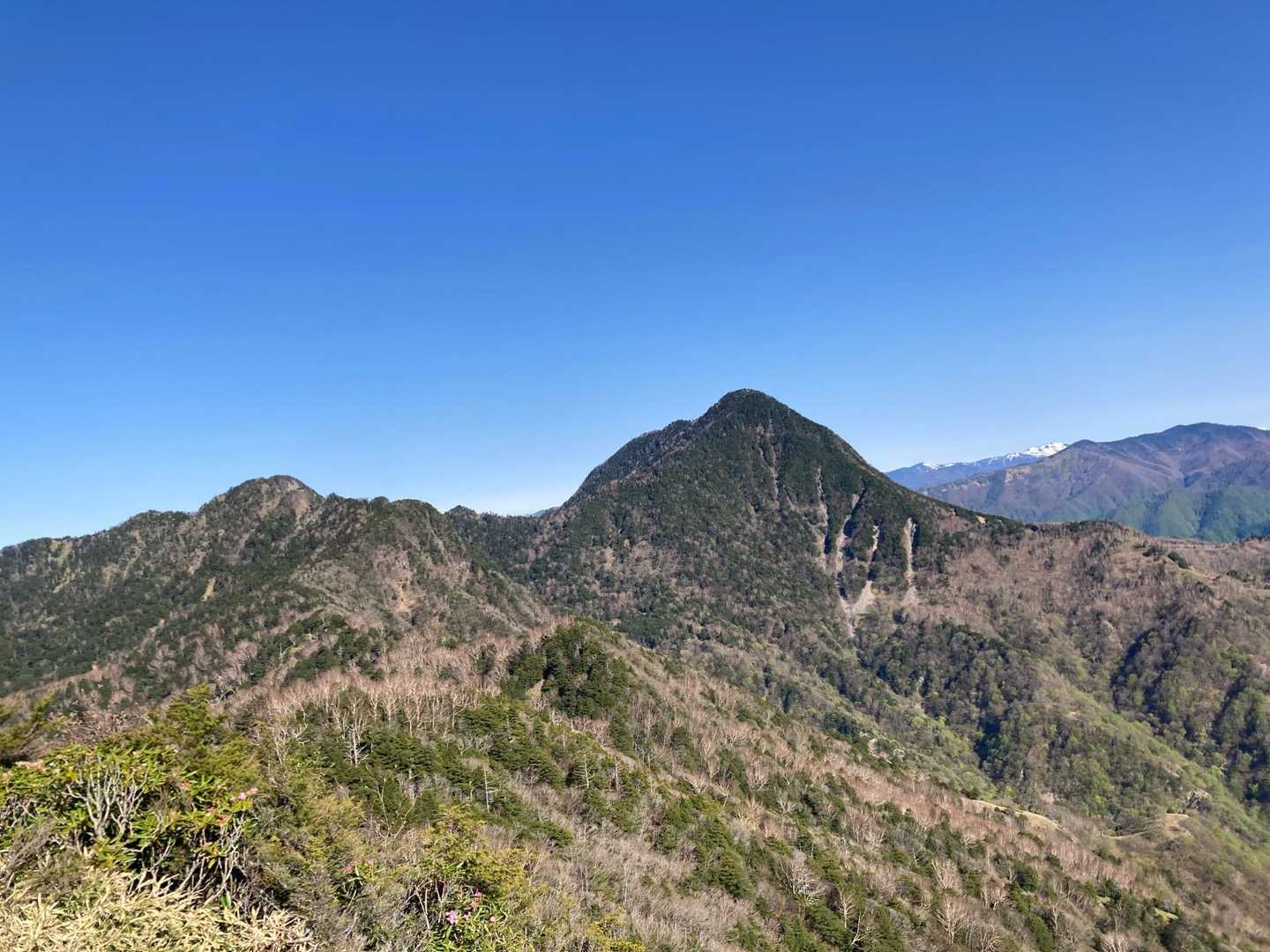 庚申山を抜けてると、そこには皇海山の姿がありました👏ここまで眺望が無かったので、この時は一気にテンション↗️↗️でした😄‼️