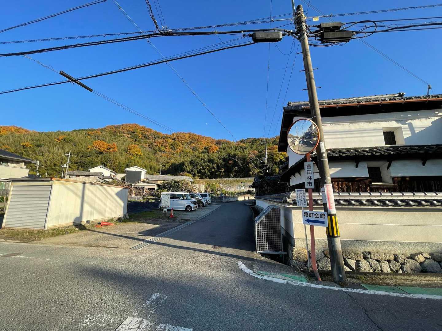 神社から登山口までは街中を抜けていきます🚶‍♂️‍➡️案内看板充実です🪧