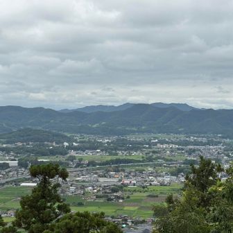 足利の街の向こう、一番奥に赤城山