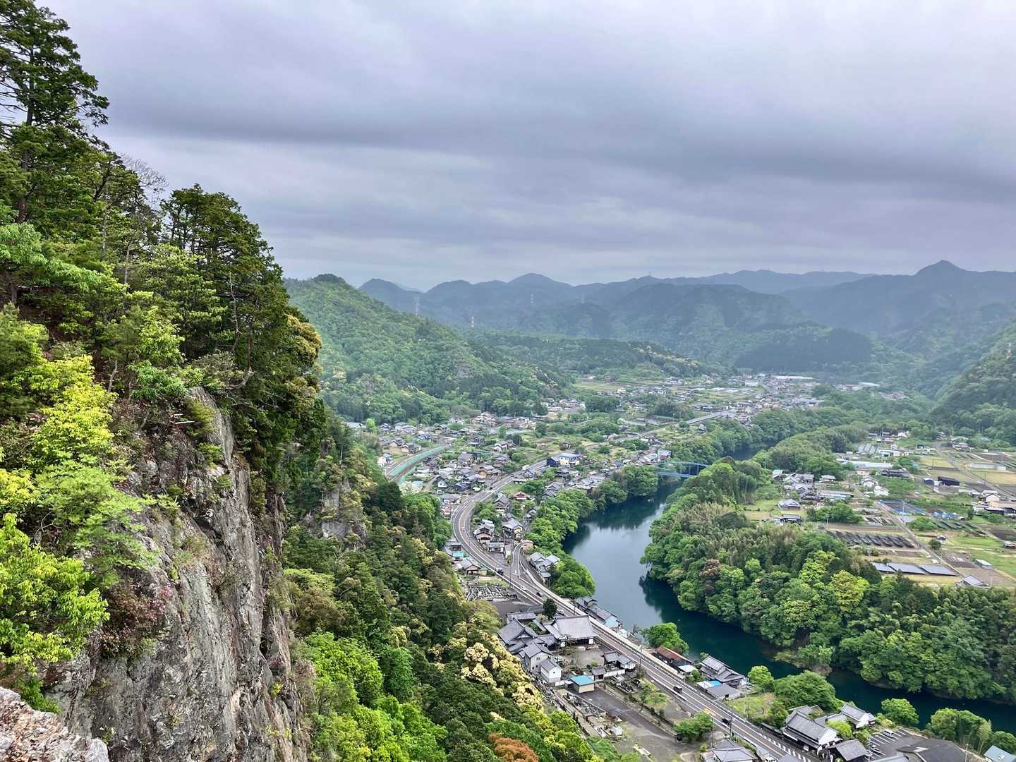 【遠見山 見晴岩(南峰)】
下麻生・久田見山方面