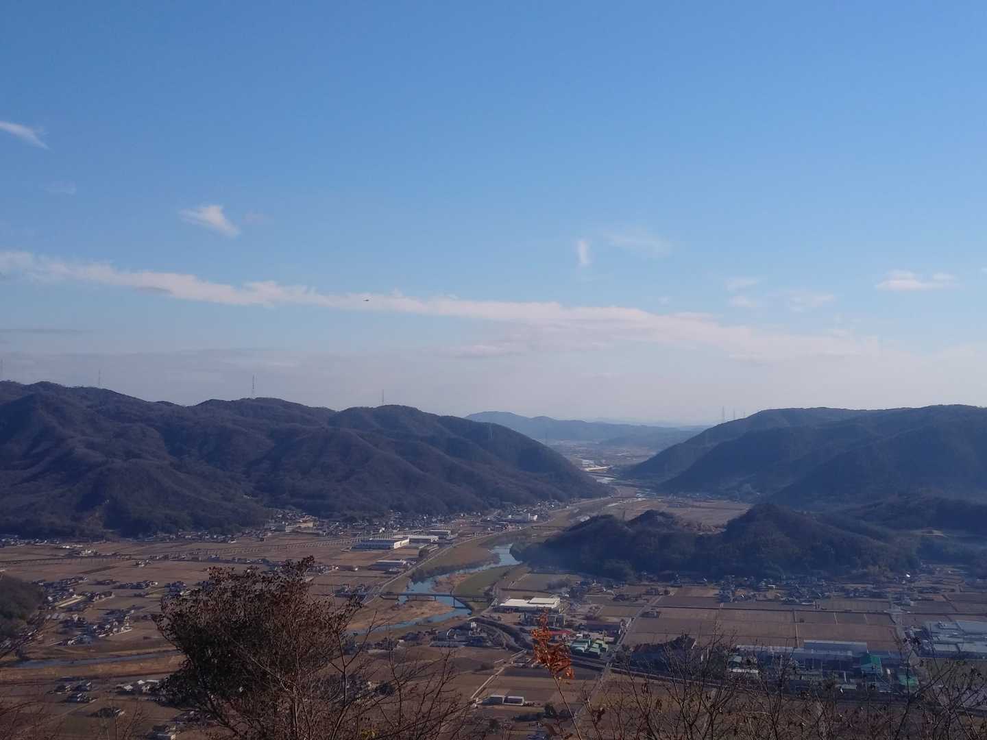 ここの山頂も最高ですよー😄‼️
真備方面の景色と穏やかな小田川😊
数年前の氾濫が嘘みたいだ…。