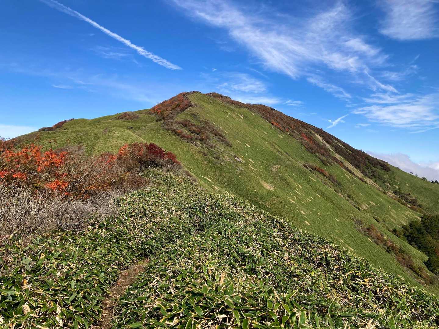 ガスのベールを抜け、笹ヶ峰の全容が目の前に✨