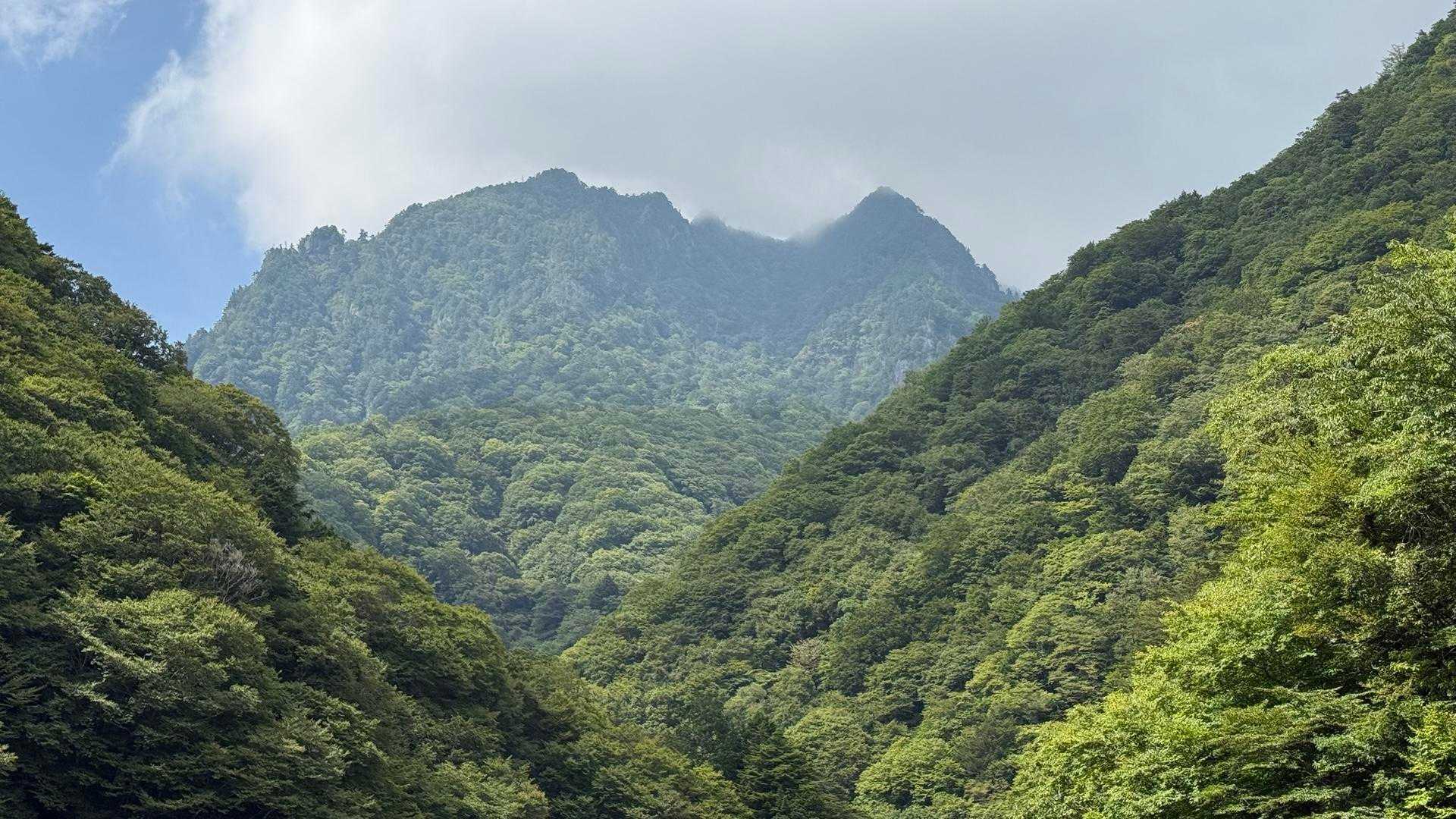 帰りの吊り橋から。下山後、晴れてる。あるある。