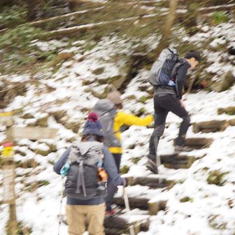 ブレブレだけど、登山口はここから。