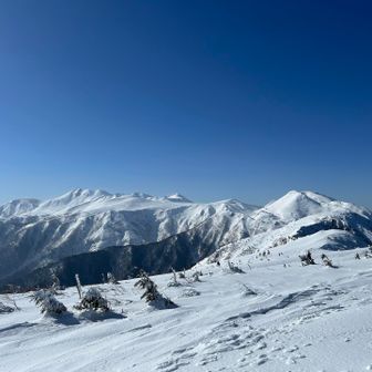 乗鞍岳が　ど～ん！
　　　神々しいお姿🏔️
　　圧巻の景色です！！！

帰りたくなくなりますよね　こんなの見たら…