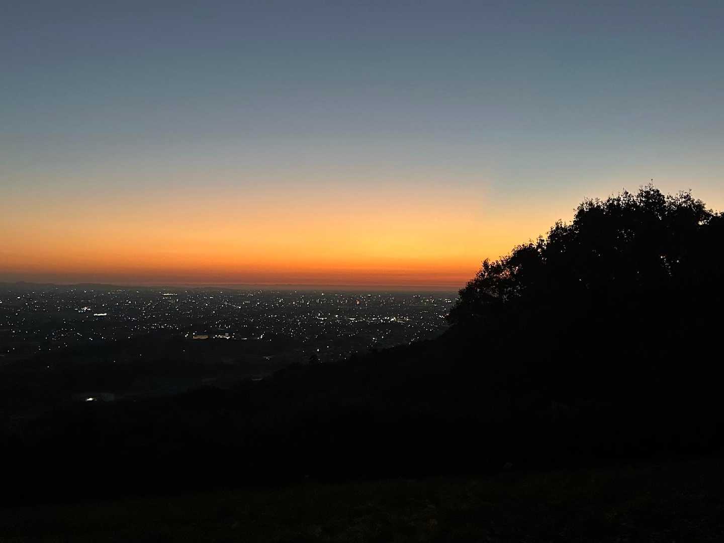 空が赤く染まってきたよ🌅✨