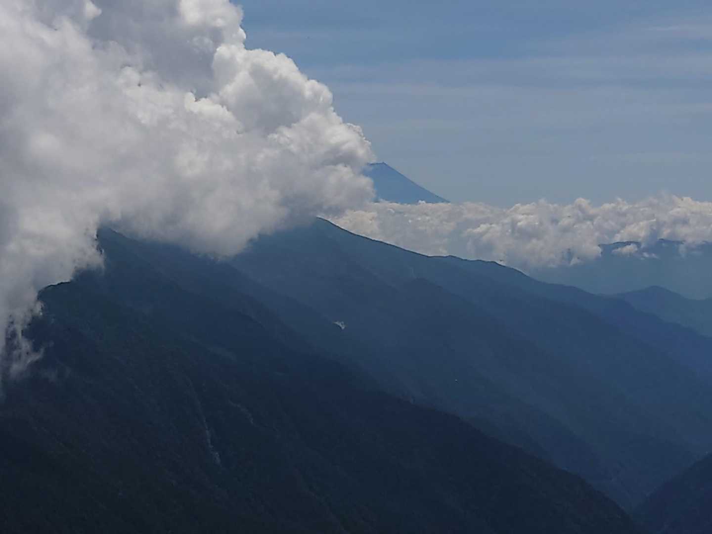 富士山🗻が半分だけ見えてる⤴️😙