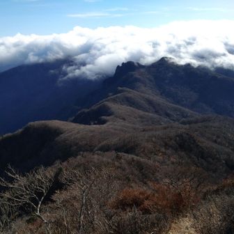 天狗岩　の方
雲が流れるが霧散していた
