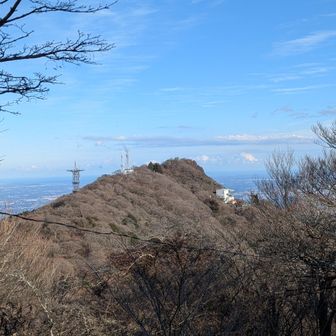男体山から望む女体山