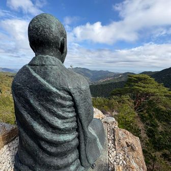 大師様の隣に座ります