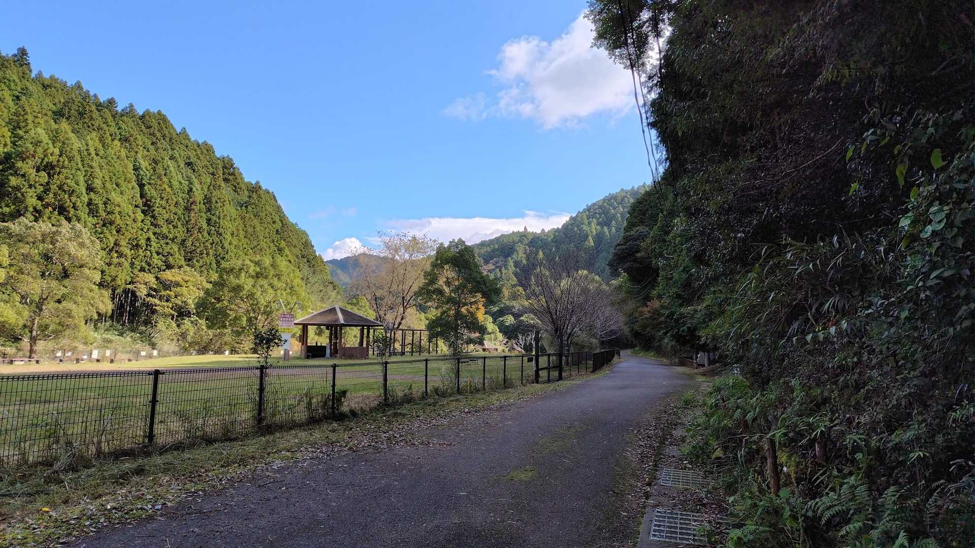ロードでスタート地点まで帰ります
少し雨が流れてきている