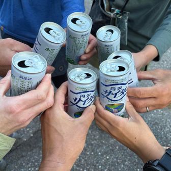 無事下山しまた👏

本日のメンバーは多かれ少なかれ丹沢にゆかりがあるので、本日の下山の儀は丹沢サイダーで執り行いました🍻
