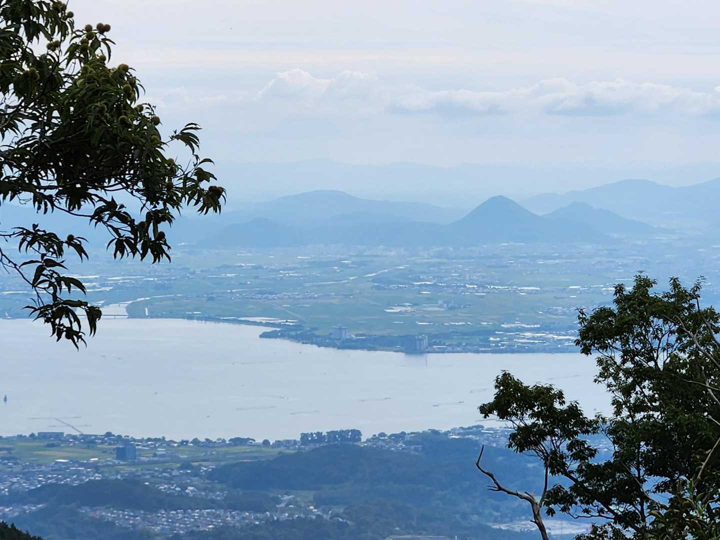 琵琶湖を望む