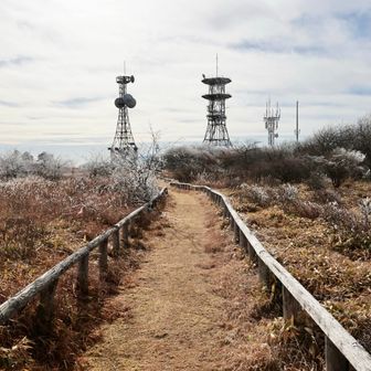 いやぁー、名峰観賞は良いですな☺️
でも、寒いのでとっとと下山します。