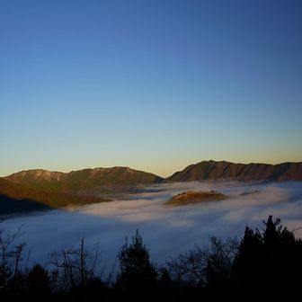 遠目に月🌕️と合わせて📸