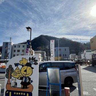 大月駅前からの菊花山